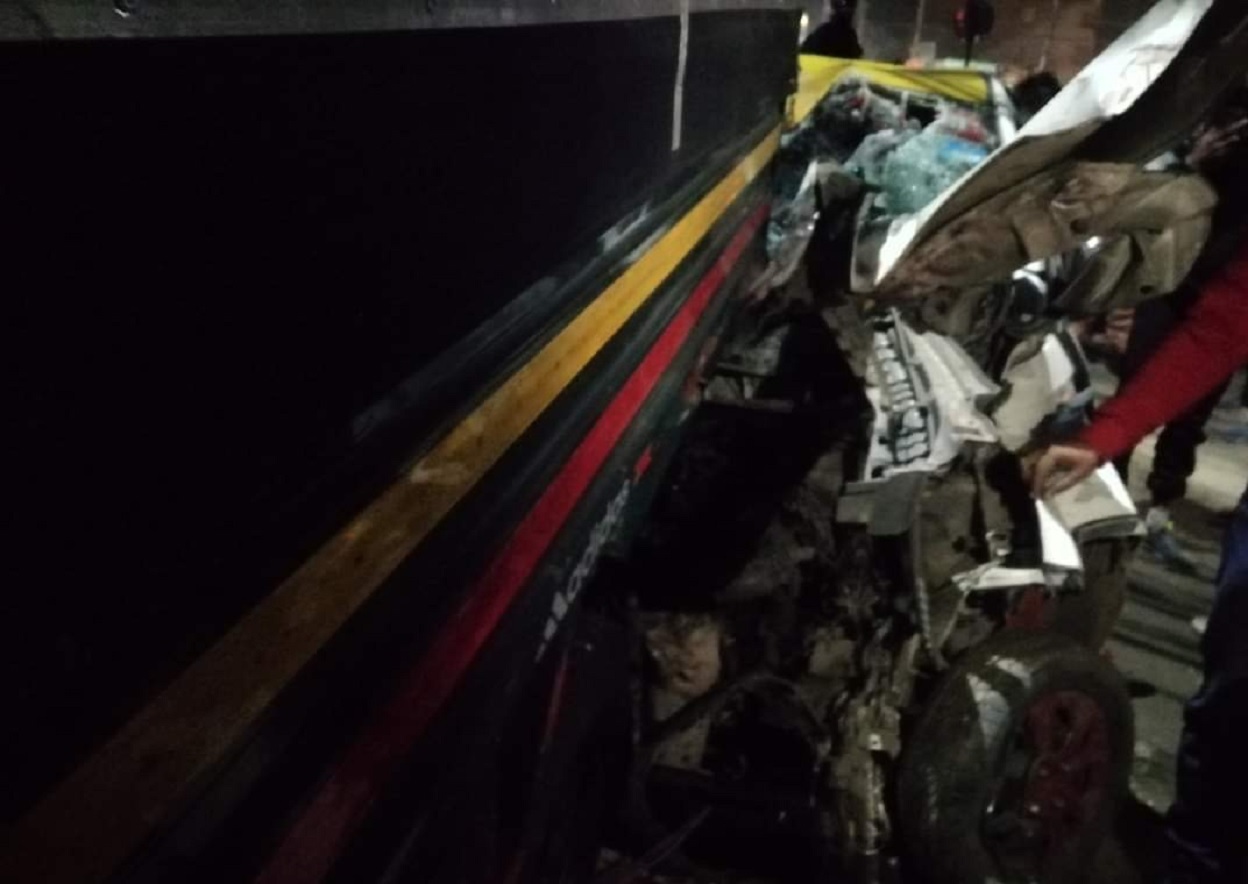 कलंकीमा डरलाग्दो दुर्घटनाः ब्रेक फेल भएको ट्रकले ठक्कर दिँदा १ जनाको मृत्यु, ६ जना घाइते